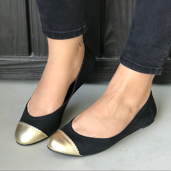 NIB Black/Gold Toe Stretch Comfy Chic Flats - Picture 2 of 8